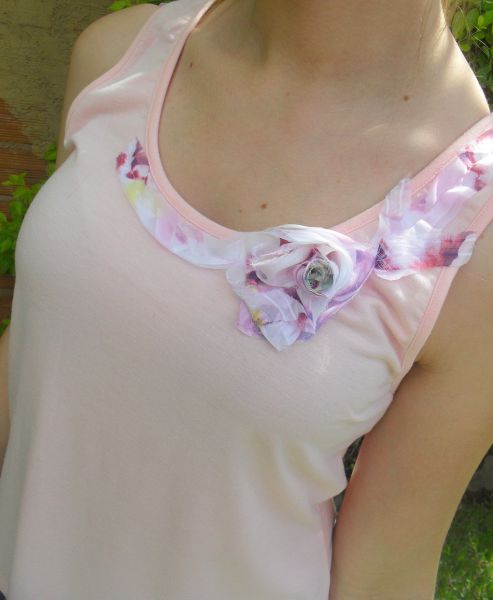 blusinha detalhe de seda decote