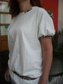 camiseta detalhe renda marrom