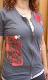 Camiseta Cinza Folk com Zíper