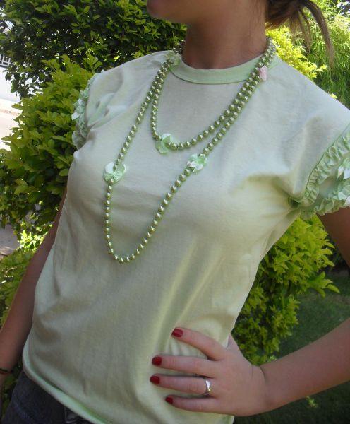 camiseta com lacinhos de cetim